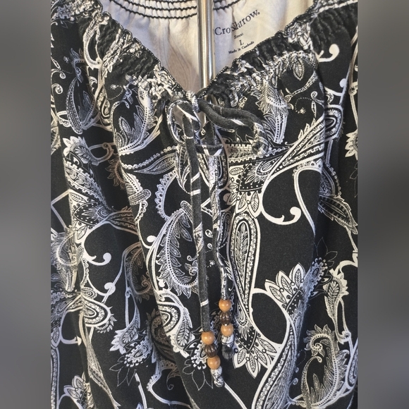Croft & Barrow Black & White Paisley Peasant Top | Off Shoulder Ruffle Size L - Picture 2 of 7